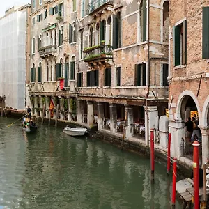 Al Sotoportego Venedig